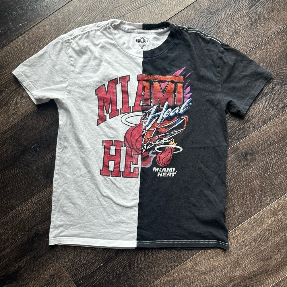 Hollister Mens XS Black and White Split T-Shirt black white red graphic tee